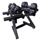 WOLV verstelbare dumbbells 25 kg paar op het stalen halterrek, schuin studiobeeld van de complete set
